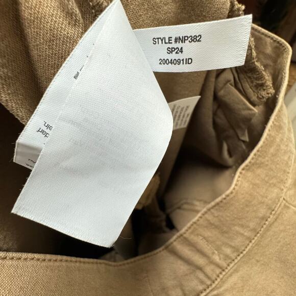 The Petite Emmett Wide-Leg Crop Pant:
Welt Pocket Edition - Picture 3 of 7